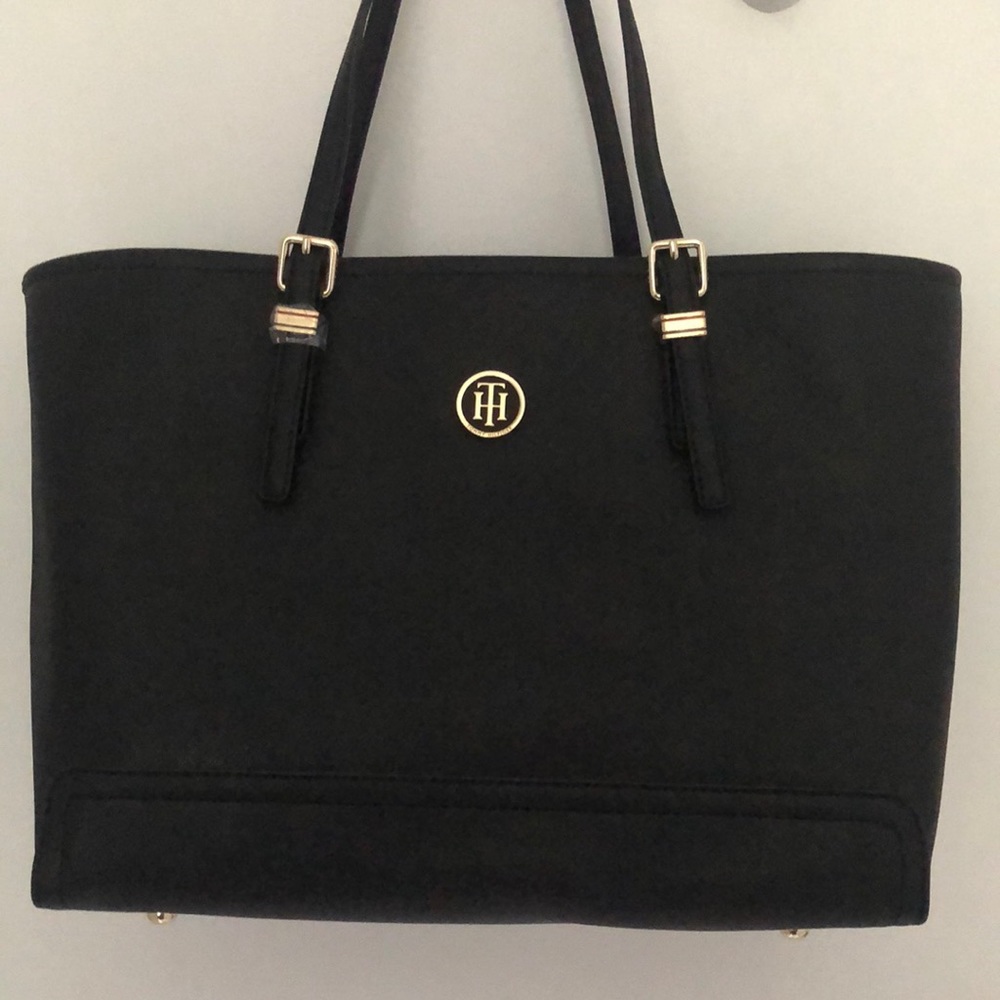 Tommy Hilfiger pocketbook - BARELY USED